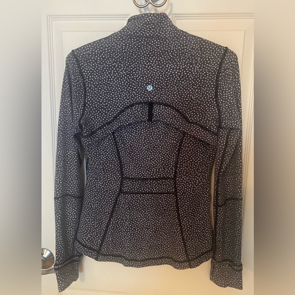 Lululemon size 6 Womens Define Jacket - Picture 2 of 3